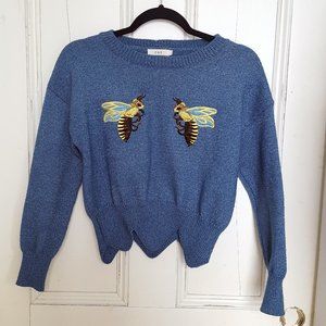 Embroidered cropped bee sweater